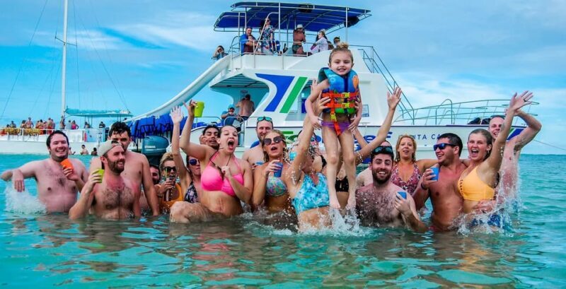 Catamaran party Boat con open bar y snorkeling en punta cana - A Fun-Filled 3-Hour Catamaran Party with Open Bar & Snorkeling in Punta Cana