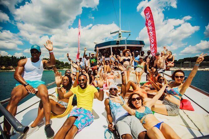 Catamaran Party in Punta Cana Includes Drink and Transportation - Frequently Asked Questions