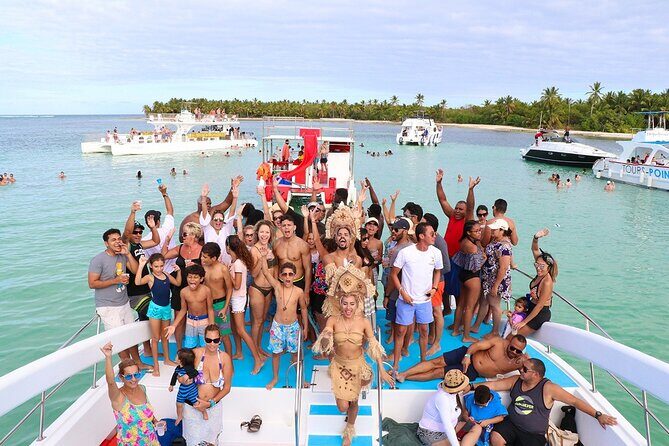 Catamaran party in Punta Cana with open bar, music and more - Key Points