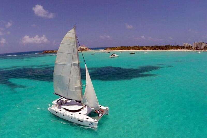 Catamaran party Isla Mujeres with drinks & lunch - Key Points