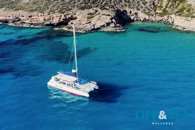 Catamaran with BBQ in the Bay of Palma - What to Expect During the Trip