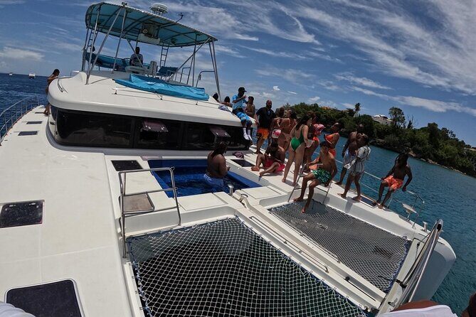 Catamaran with jacuzzi for groups Lunch and drinks Puerto plata - Value and Practicalities