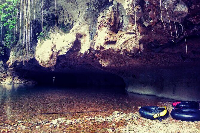 Cave tubing from San Ignacio - Discovering the Belizean Underground with Cave Tubing from San Ignacio