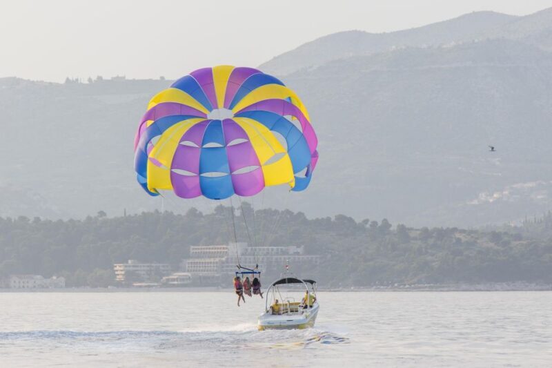 Cavtat: Parasailing - The Booking Process