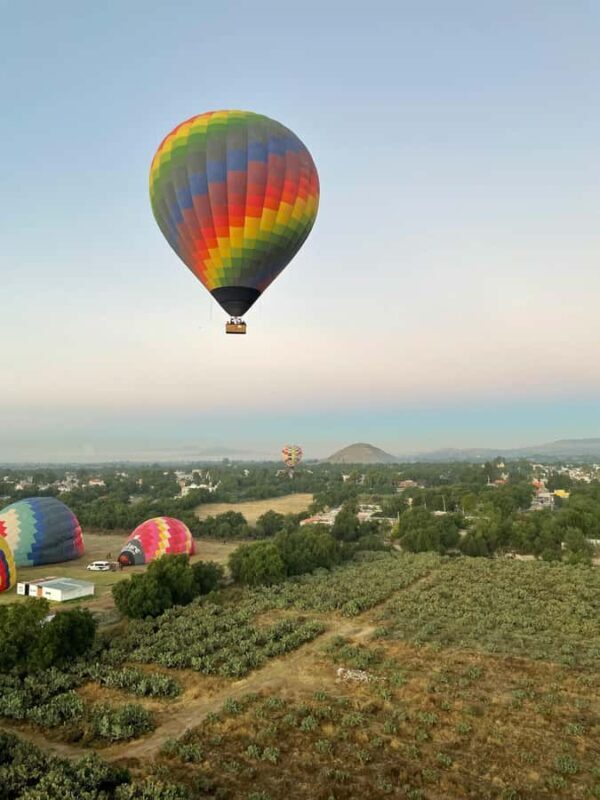 CDMX: Fly over Teotihuacán in a balloon and check out the Basilica of Guadalupe - A Complete Look at the Teotihuacán Balloon & Guadalupe Tour
