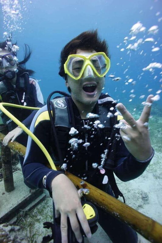 CEBU: Try diving & souvenir underwater photo - Key Points