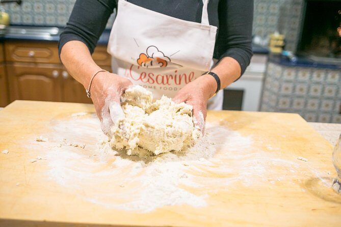 Cesarine: Pizza & Tiramisu Feast at local's home in Lucca - Key Points