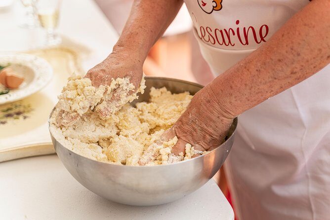 Cesarine: Small group Pasta and Tiramisu class in Alberobello - Key Points