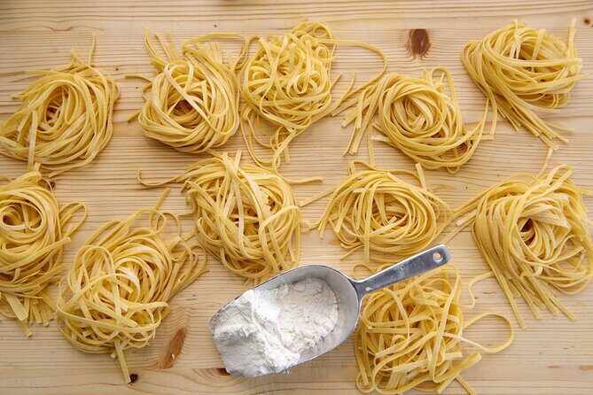 Cesarine: Small group Pasta & Tiramisu class in Rome - Who Should Consider This Tour?