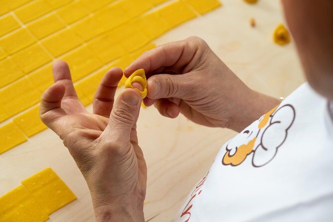 Cesarine: Small group Tortellini Class at Local's Home in Bologna - FAQ