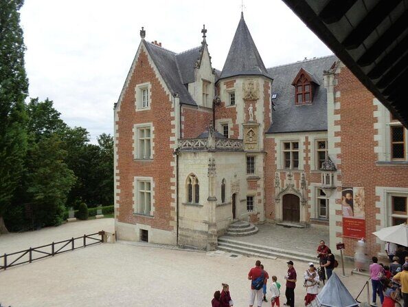 Chambord, Chenonceau, Da Vinci Castle Small group Trip from Paris - A Full Day of Loire Valley Highlights with a Twist