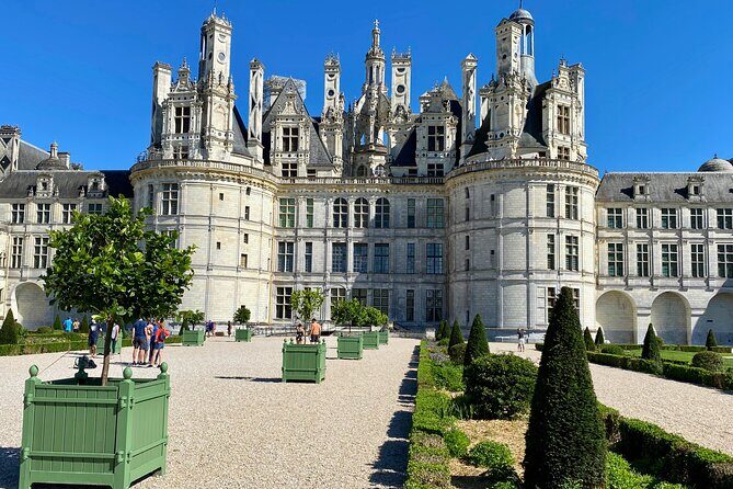Chambord, Chenonceau, Da Vinci Castle Small group Trip from Paris - Château de Chenonceau – The “Ladies’ Castle”