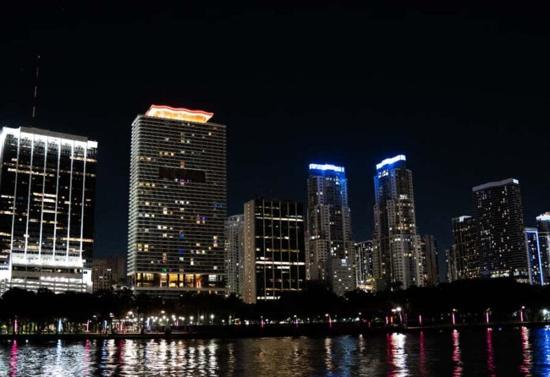 Champagne City Lights Boat Tour + Photoshoot (Semi Private) - The Sum Up