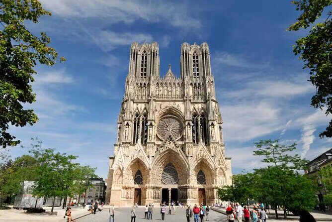 Champagne Tour from Paris by minivan with Reims Cellars & Champagne Tasting - FAQ
