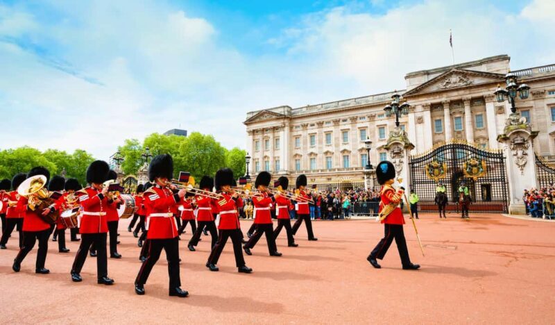 Changing of Guards, Tower of London, Beefeaters & Cruise - An In-Depth Look at the Tour Experience