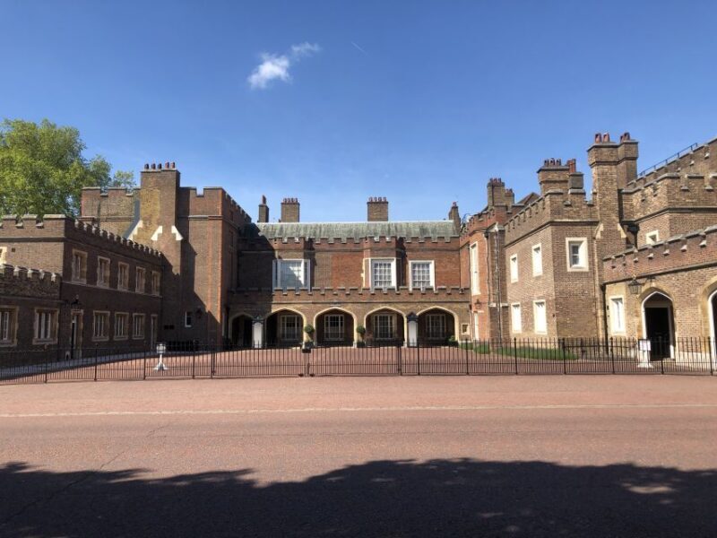 Changing of the Guard and Buckingham Palace Entry Ticket - Key Points
