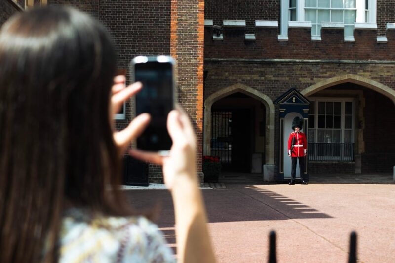 Changing of the Guard & Royal Food Tour with 10+ Tastings - Exploring the Royal Heart of London in 3.5 Hours