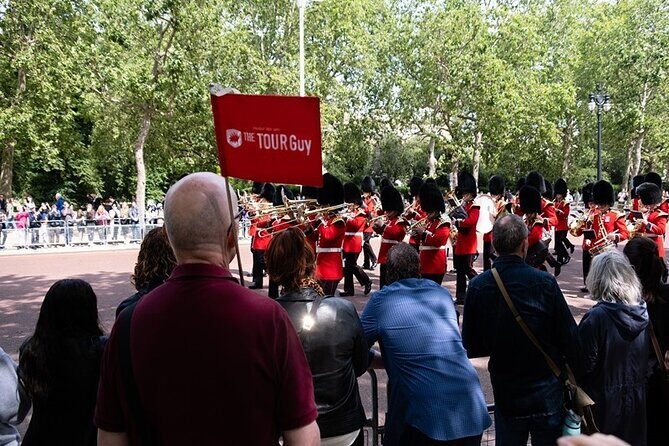 Changing of the Guard, Westminster Abbey & Tower of London Tour - Lunch Break & Free Time in Trafalgar Square