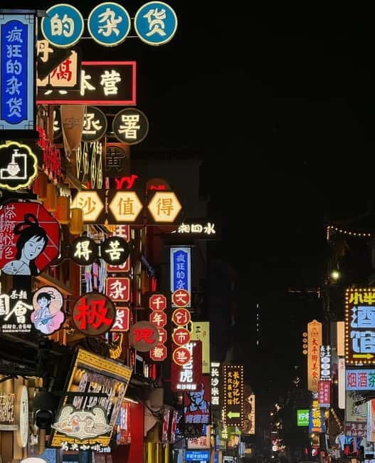 Changsha: Hunan Museum, Fan Painting Workshop & Night Market - Lacquer Fan Painting Workshop: Creativity and Cultural Connection