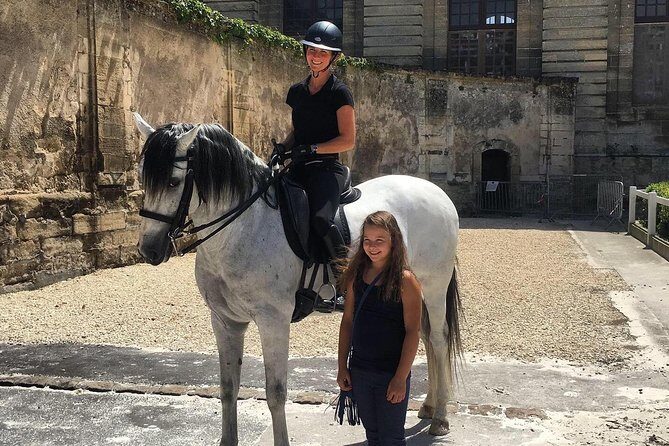 Chantilly Tour: Great Stables and Renaissance Meal from Paris - Exploring the Château de Chantilly