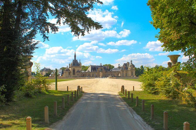 Chantilly Tour: Great Stables and Renaissance Meal from Paris - Art Collection and Gardens