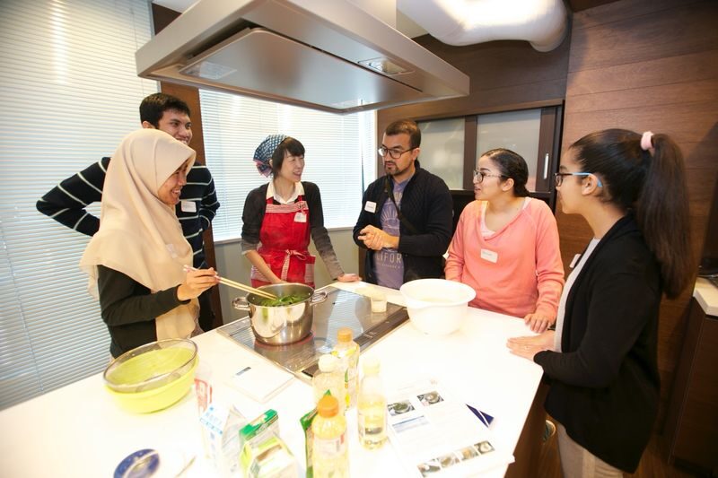 Character lunch box cooking class in Tokyo - Is $75.69 fair value?