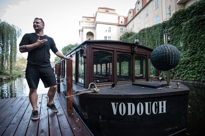 Charles Bridge: River Boat Cruise & Guided Tour with PragueWay - Key Points