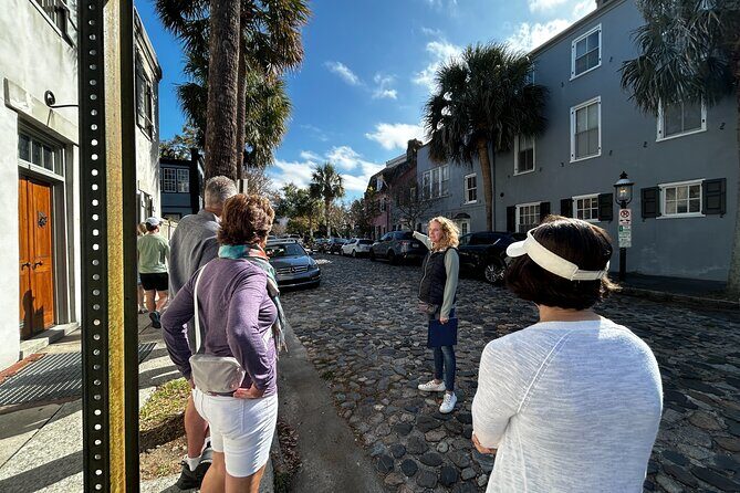 Charleston Gardens & Architecture 2 Hour Small Group Walking Tour - Who Should Consider This Tour?
