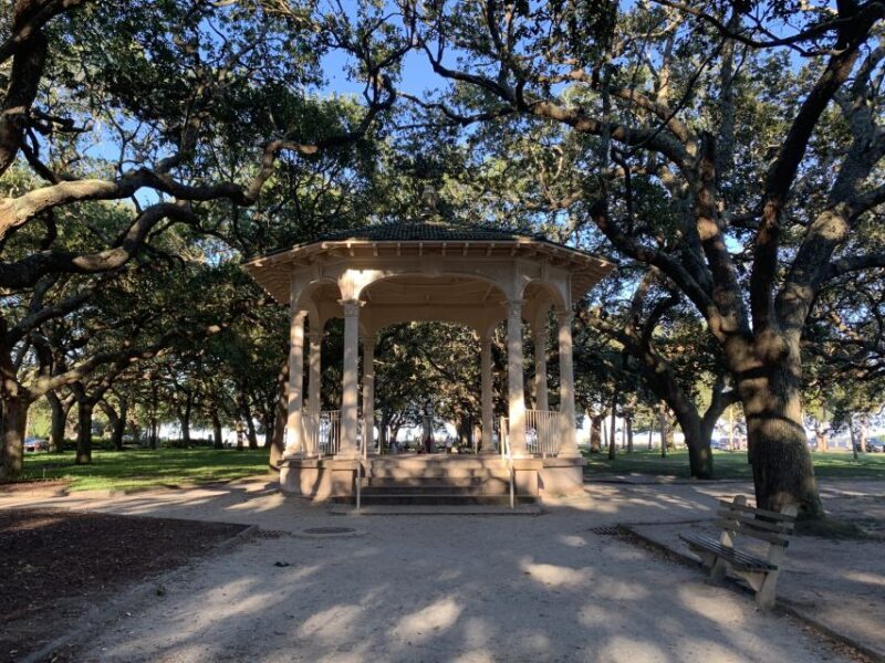 Charleston: Historical Walking Tour with Storytelling - Key Points