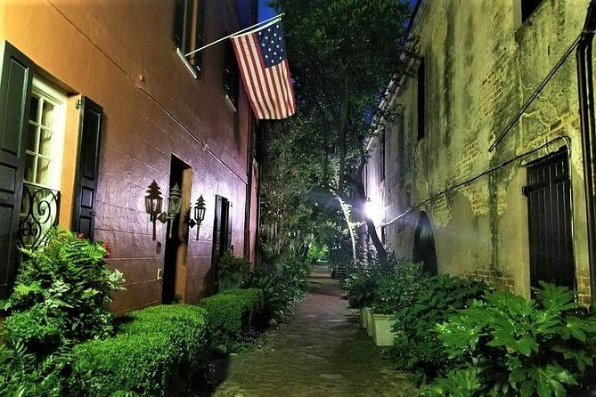Charleston's Pleasing Terrors Night-Time Walking Ghost Tour - A Deep Dive into the Haunted Streets of Charleston