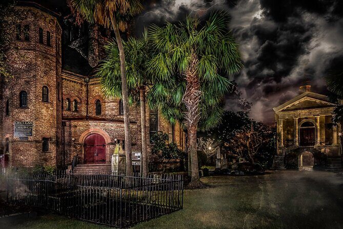 Charlestons Spirits & Spirits Haunted Pub Crawl - Discover Charleston’s Haunted Side and Historic Pubs in One Exciting Tour