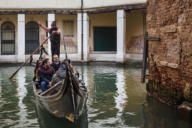 Charming Gondola Ride on the Grand Canal & Gondola Gallery - FAQ