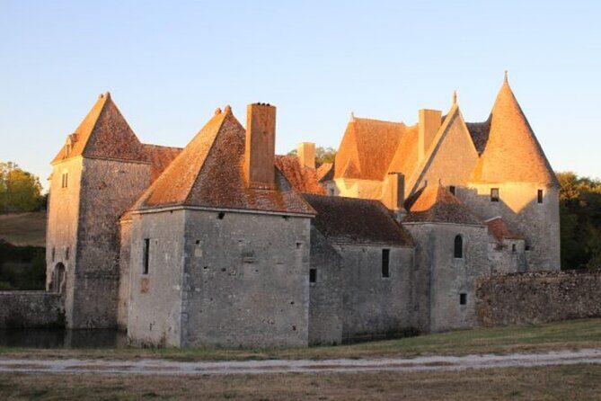 Château de Buranlure 1000 Years of History Heritage and Oenology - Engaging Introduction