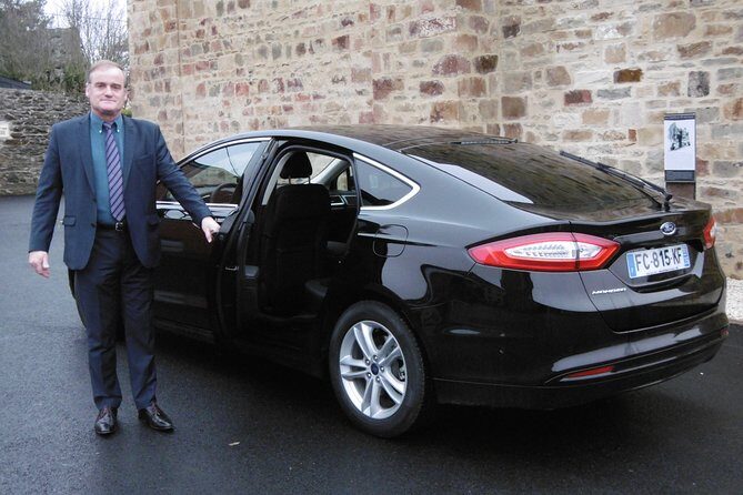Chauffered driven car for one or several days (Rent minimum of 8 hours with a maximum of 25 kms per hour) - Key Points