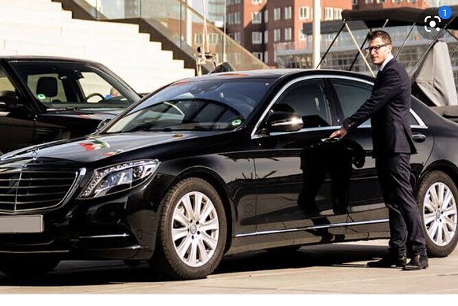 Chauffeur Service For Airport Transfers in London 2025 - Who Will Appreciate This Service?