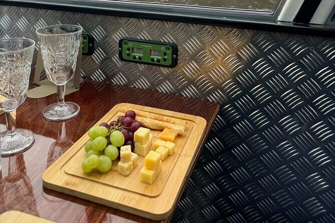 Cheese and Wine Canal Cruise through Historic Amsterdam - Final Thoughts: A Tasty, Scenic Slice of Amsterdam