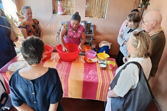 Cheese, contemporary art and paper workshop in the Etla Valley - A detailed look at the tour experience