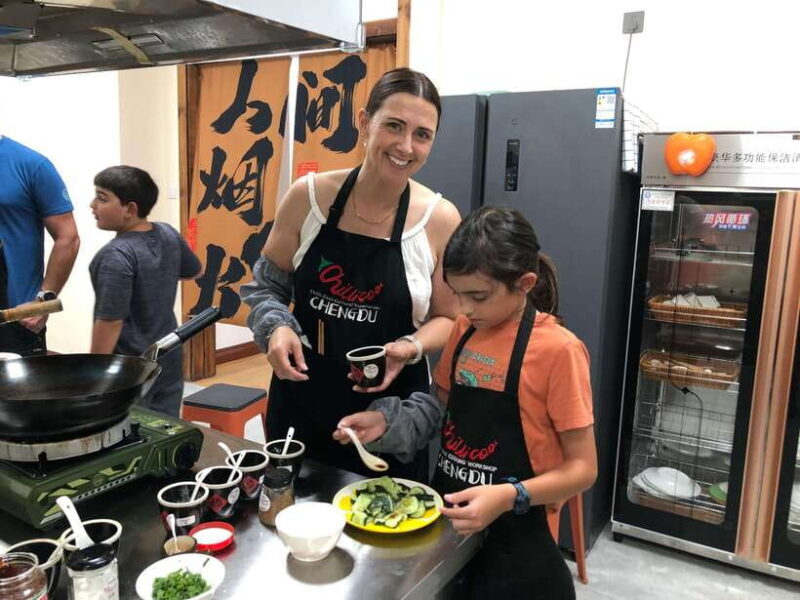 Chengdu: Cooking Class with Fresh Market Half Day Experience - Key Points