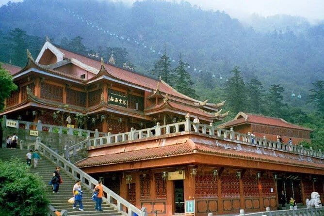 Chengdu Private Day Tour to Emei Mountain with Lunch and Cable Car Ride - Key Points