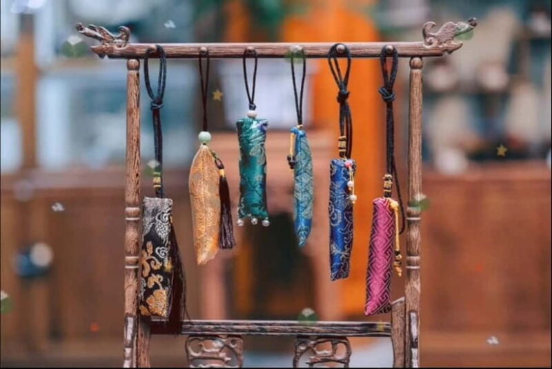 Chengdu: Traditional Handicrafts Workshop with Tea Break - Key Points