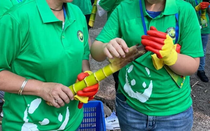 Chengdu:Panda Keepervolunteer for a Day with Pickup - A Deep Dive Into the Panda Keeper Experience