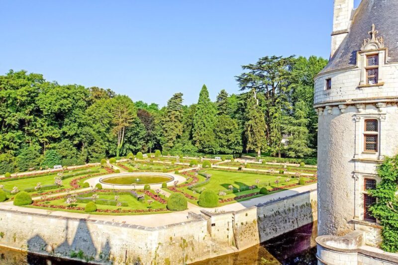 Chenonceau Castle: Private Guided Tour with Entry Ticket - Gardens and Grounds: A Floral Wonderland