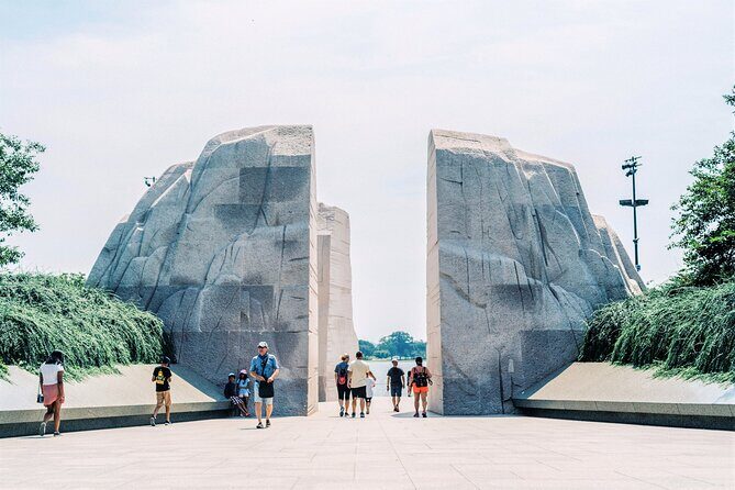 Cherry Blossoms and Monuments Tour with Optional Entry Tickets - Exploring the Tour in Detail