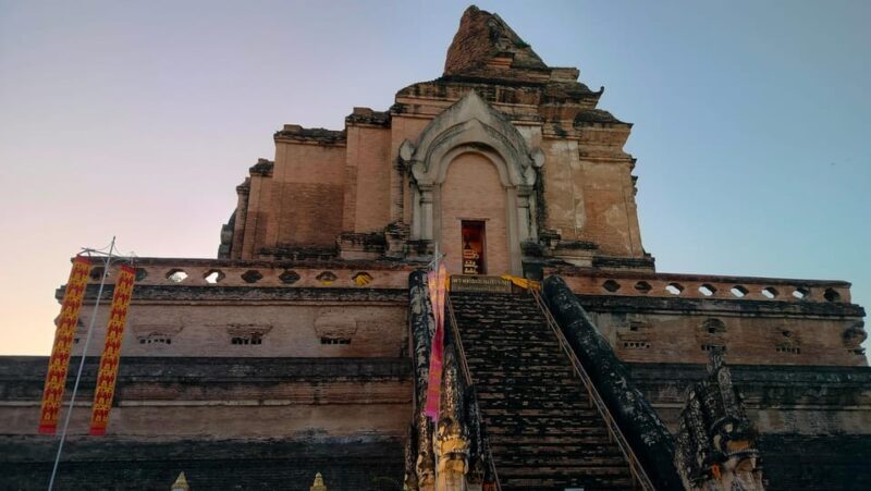 Chiang Mai: Chiang Mai Old City Twilight Walking Tour - Key Points