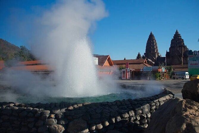 Chiang Mai - Chiang Rai Temples, Long Neck Karen, Golden Triangle - How Are the Temples and Artistic Sights?