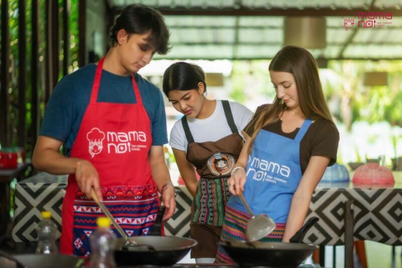 Chiang Mai: Cooking Class with Organic Farm at Mama Noi - Key Points
