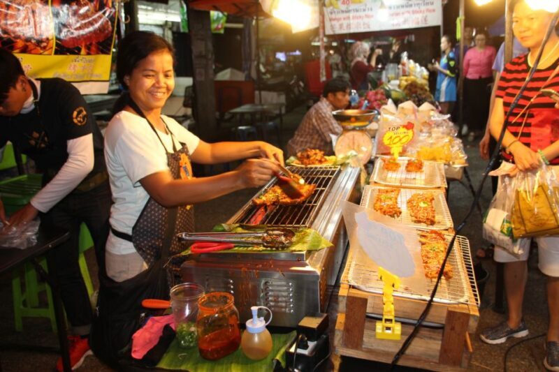 Chiang Mai: Evening Local Street Food Market Tour - Key Points