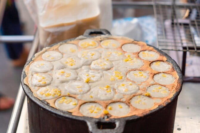 Chiang Mai: Evening Sightseeing and Food Tastings Guided Tour - Key Points