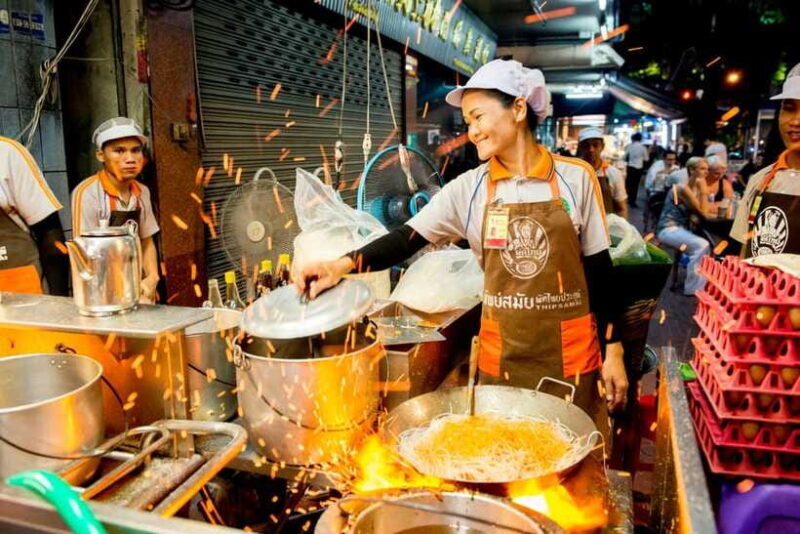 Chiang Mai: Evening Sightseeing and Local Food Guided Tour - How This Tour Balances Value and Experience
