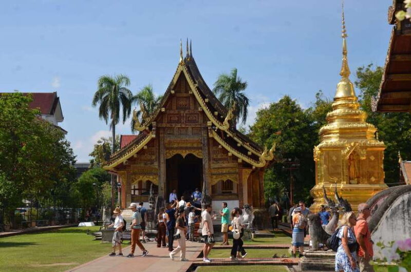 Chiang Mai: Historic Temples and City Guided Walking Tour - Key Points